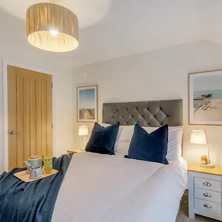 Spacious 6-Bed Home, Near The Norfolk Broads Clippesby Экстерьер фото