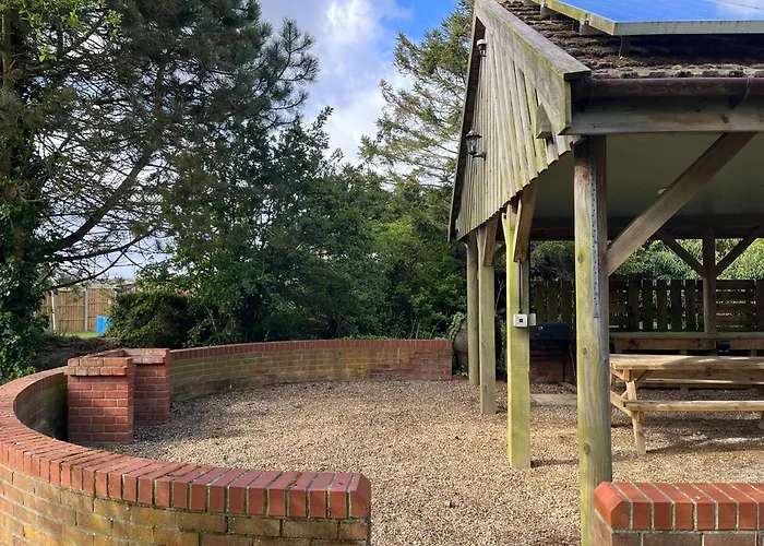 Spacious 6-Bed Home, Near The Norfolk Broads