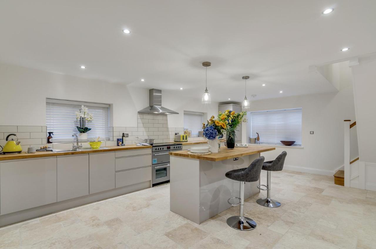 Holiday home Spacious 6-bed Home, Near The Norfolk Broads Clippesby