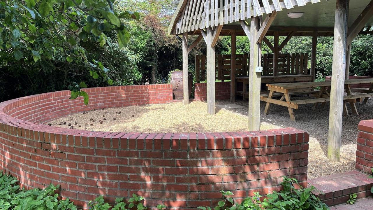 Spacious 6-bed Home, Near The Norfolk Broads Clippesby